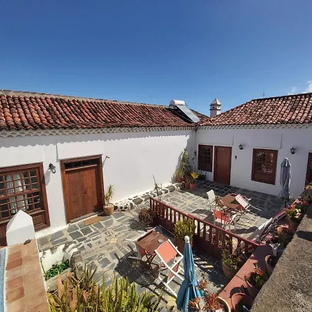 Villa-sleeps4-parking-garden-pool-nearairport La Laguna (Tenerife)