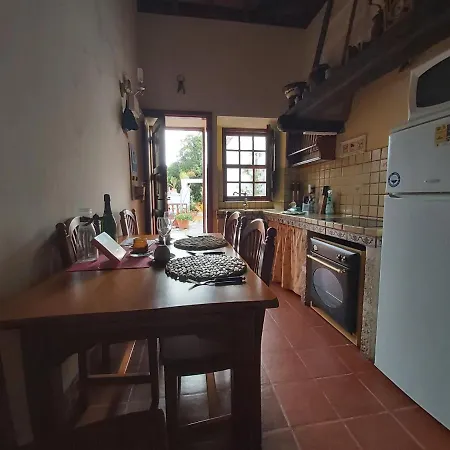 Villa-sleeps4-parking-garden-pool-nearairport Villa *