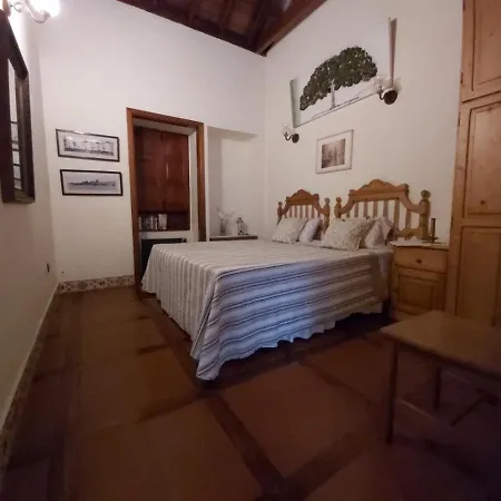 Villa-sleeps4-parking-garden-pool-nearairport * La Laguna (Tenerife)