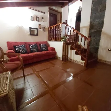 Villa Villa-sleeps4-parking-garden-pool-nearairport *
