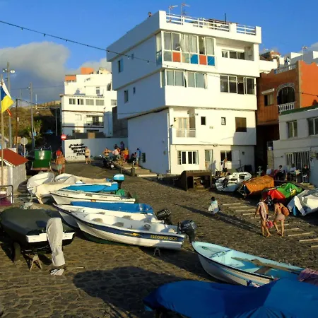 Villa-sleeps4-parking-garden-pool-nearairport Villa La Laguna (Tenerife)