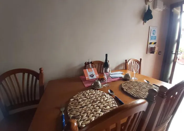 Villa-sleeps4-parking-garden-pool-nearairport *